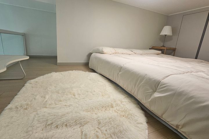 Fully-furnished Studio with a View 3th image