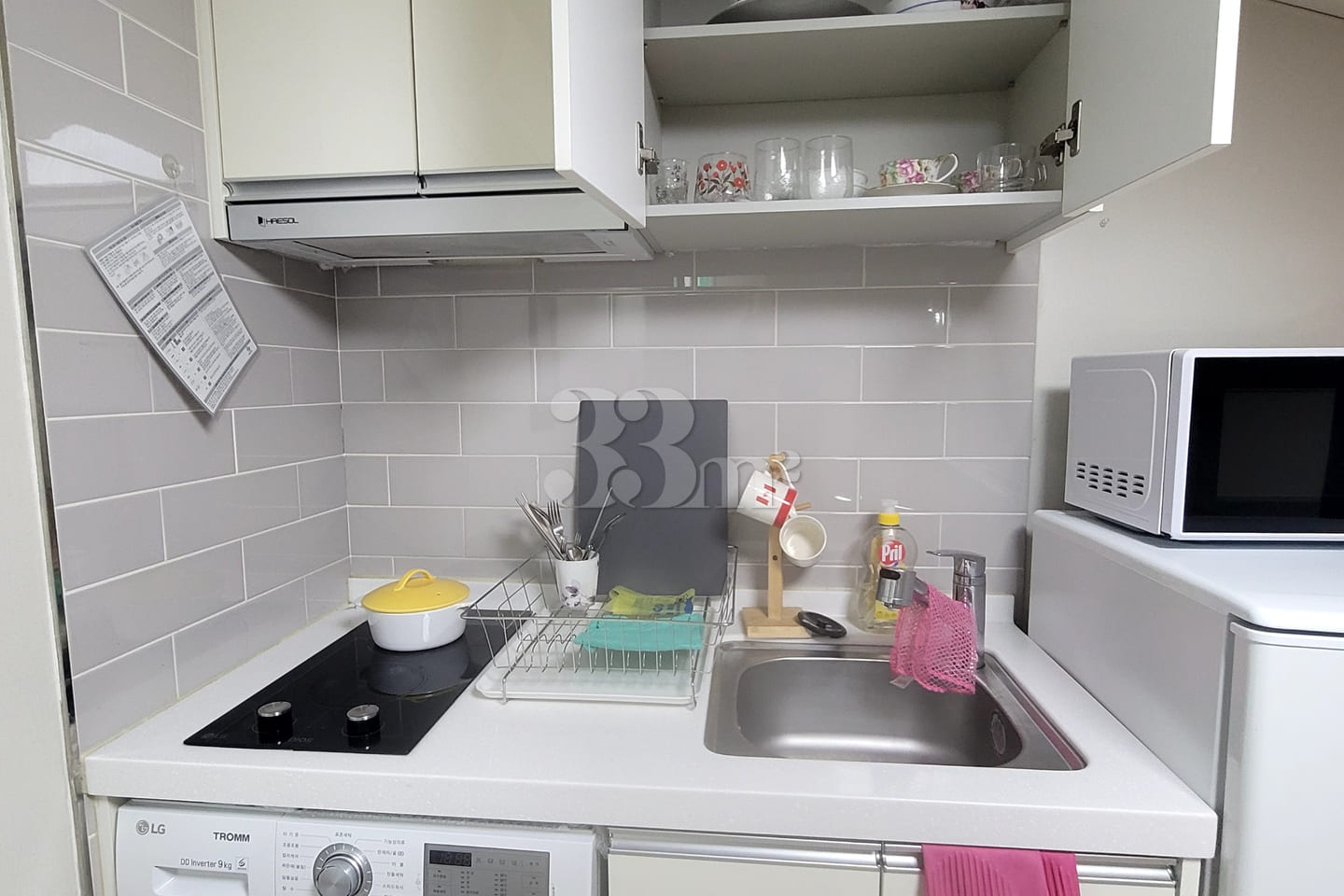 Newly built studio apartment within walking d 4th image