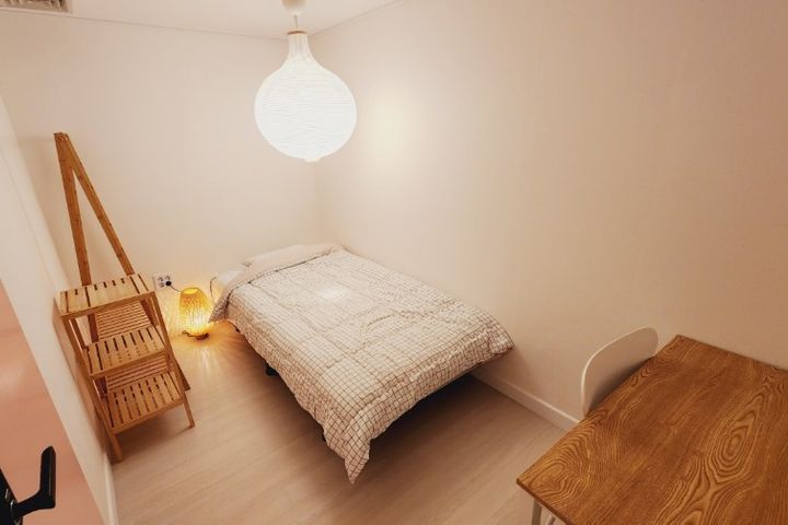 2층 방 2번째 이미지