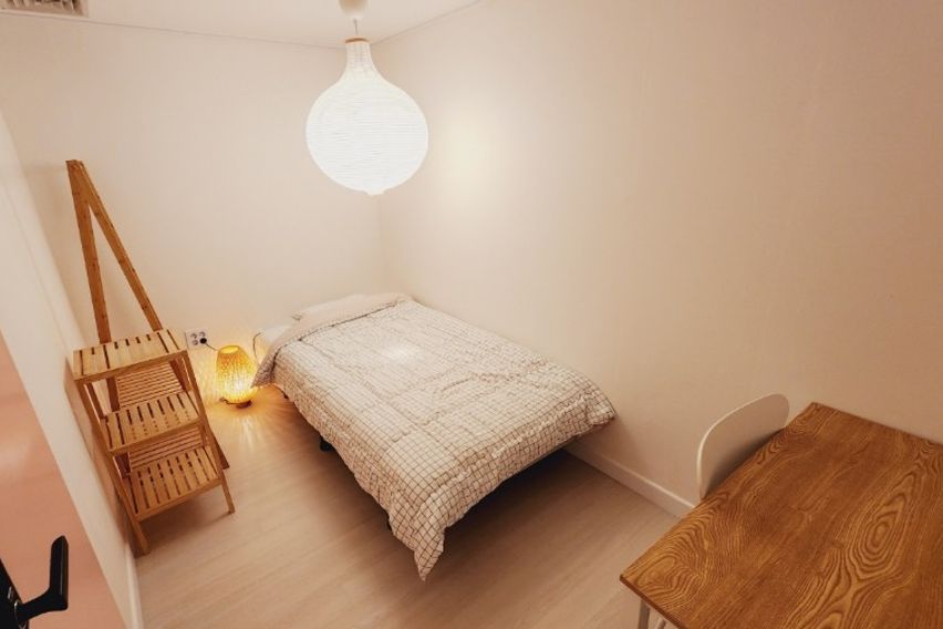 2층 방 2번째 이미지