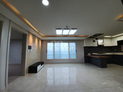 Clean and conveniently located (302) 2th image