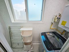 Fully furnished short-term rental 83 12th image