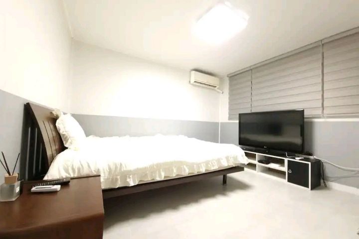 A neat and cozy house. 1th image