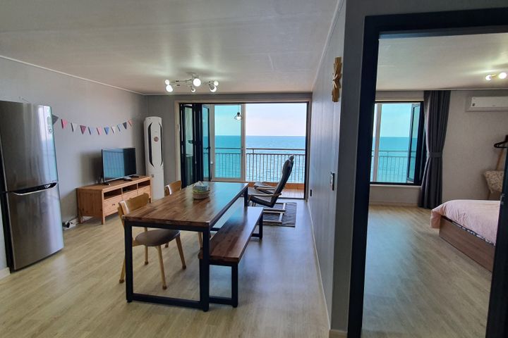 Sunrise Ocean View Apartment 1th image