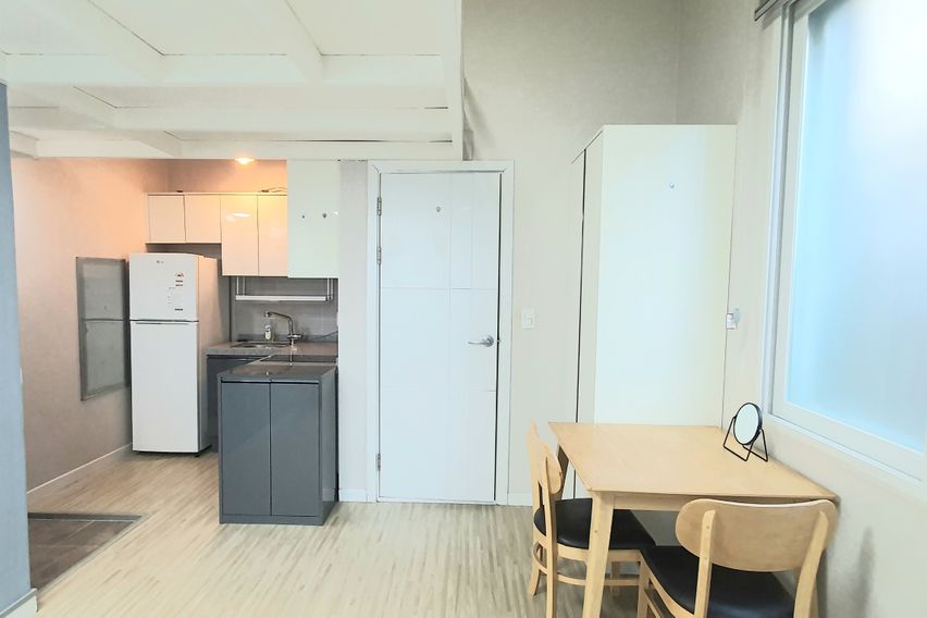 C House in front of Myongji University 11th image