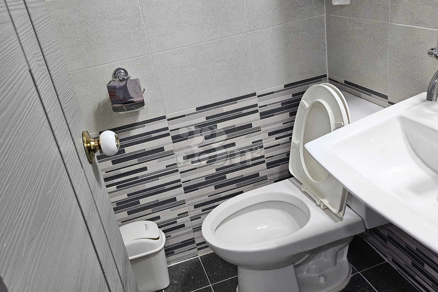 1.5-room unit with convenient transport and p 2th image
