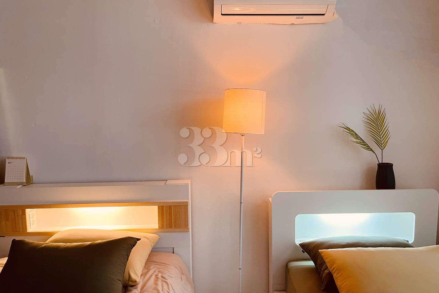 Great location in Sinchon; spacious room. 3th image
