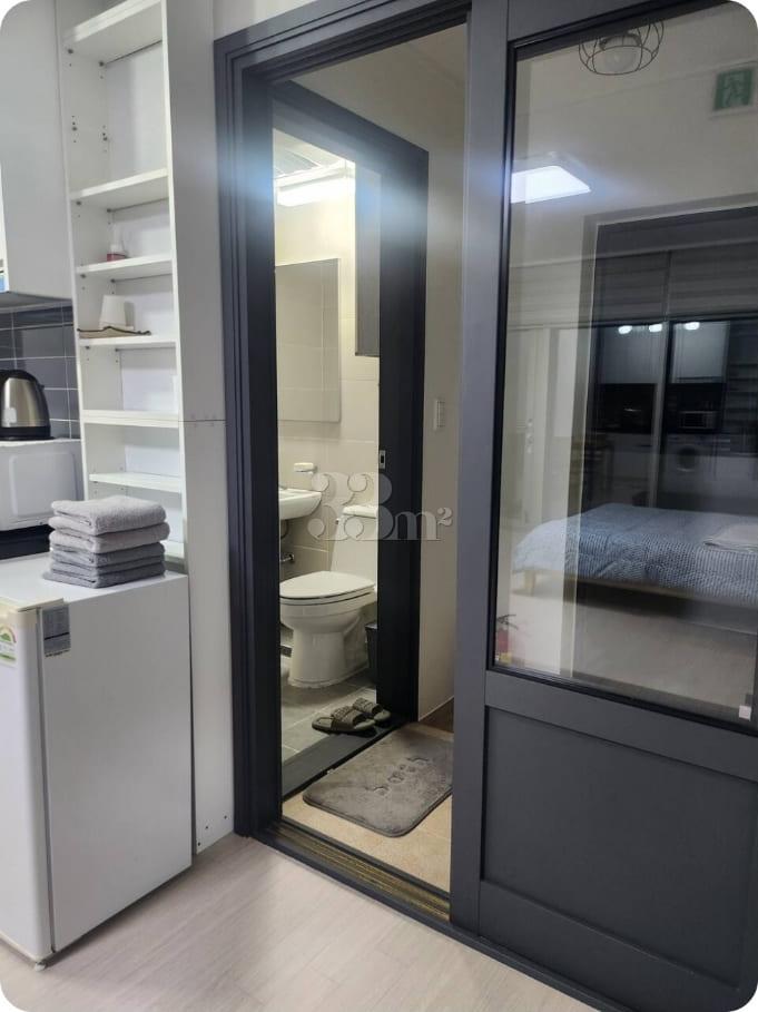 A room with a beautiful view and floor-to-cei 3th image