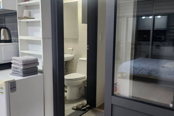 A room with a beautiful view and floor-to-cei 3th image