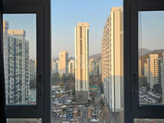City View High-Rise, Fully Furnished 4th image