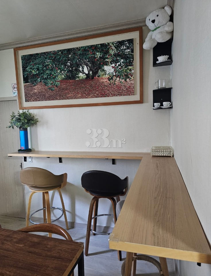 A lovely, well-appointed home 10th image