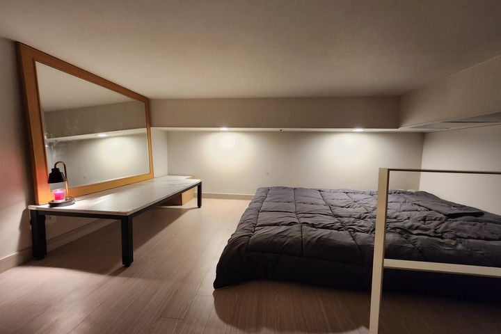 Right by the subway station. Spacious duplex 10th image