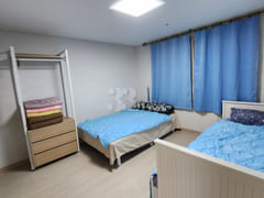 6 bedrooms, 4 bathrooms 2th image