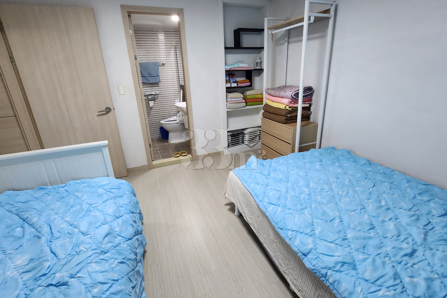 6 bedrooms, 4 bathrooms 3th image