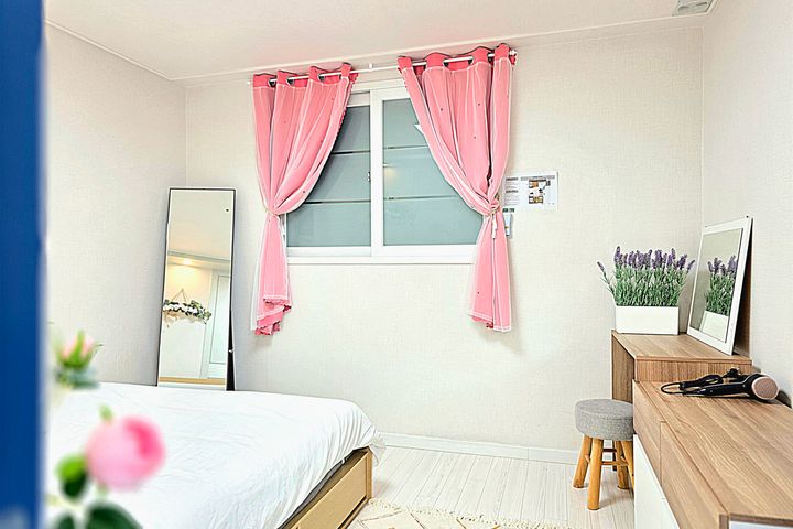 3-room, fully furnished, 10-minute walk from  3th image