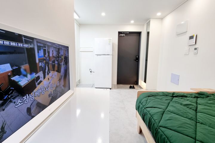 Charming studio apartment 8th image