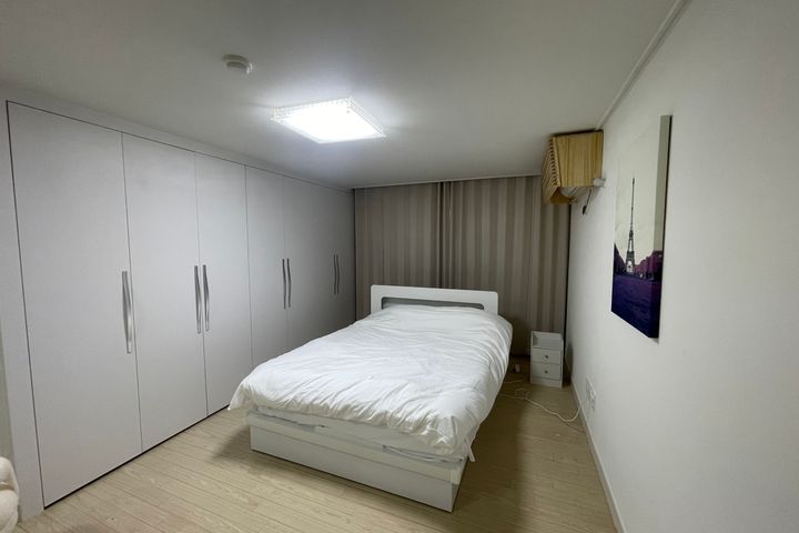 A cozy and quiet room 8th image