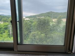 Spacious and Bright 32-Pyeong Home in Dongduc 2th image