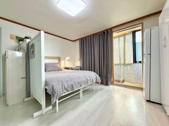 Spacious accommodation in Yeongdeungpo 0th image