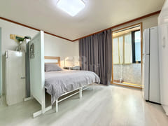 Spacious accommodation in Yeongdeungpo 0th image