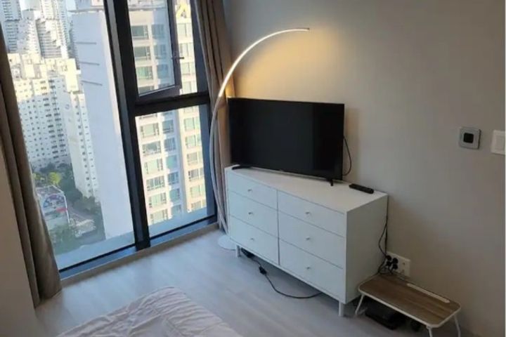 A rare, hotel-quality two-bedroom :) 13th image