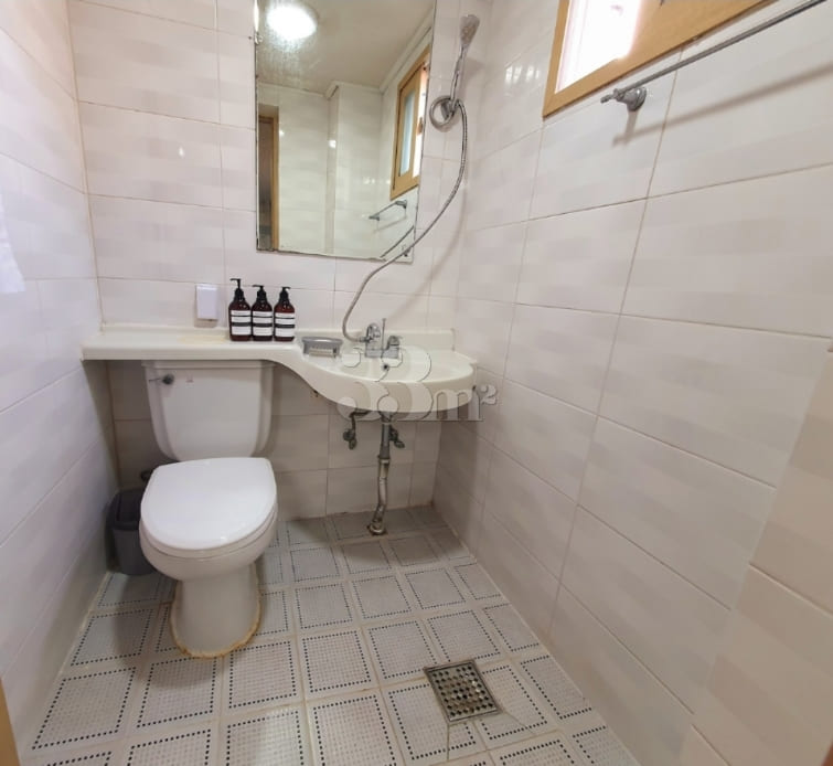 Studio apartment, 15 minutes from Yeungnam Un 5th image