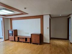 40-pyeong apartment with 4 large rooms 3th image