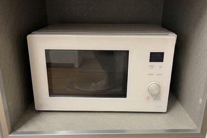 Fully furnished unit with great natural light 10th image