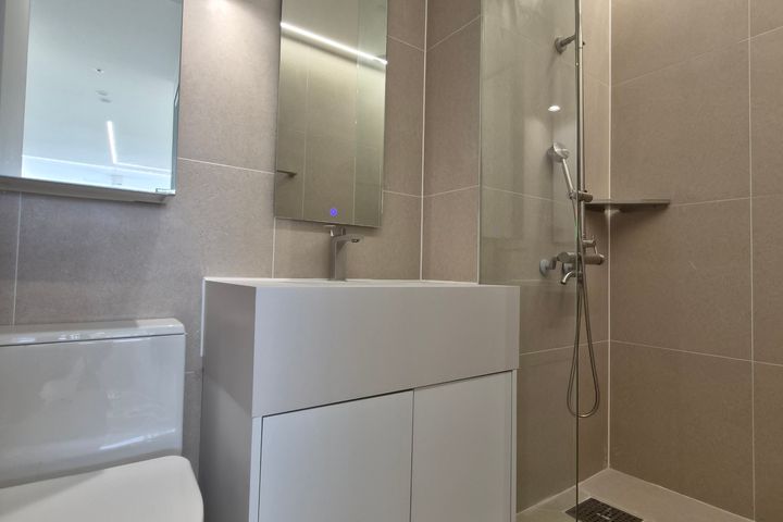 Newly built apartment within walking distance 9th image