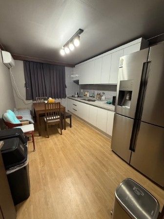 Three-room unit (cooking facilities available 5th image