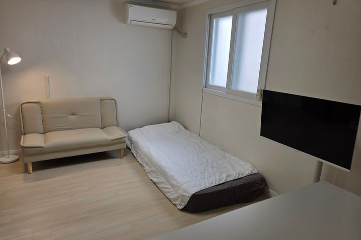 A room near the university campus 4th image