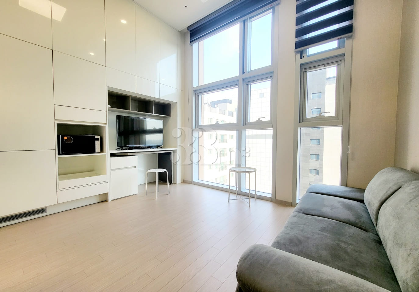 Spacious, south-facing, two-story apartment w 0th image