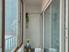 Spacious, Great-Value 2-Room Unit (Sleeps 3) 19th image