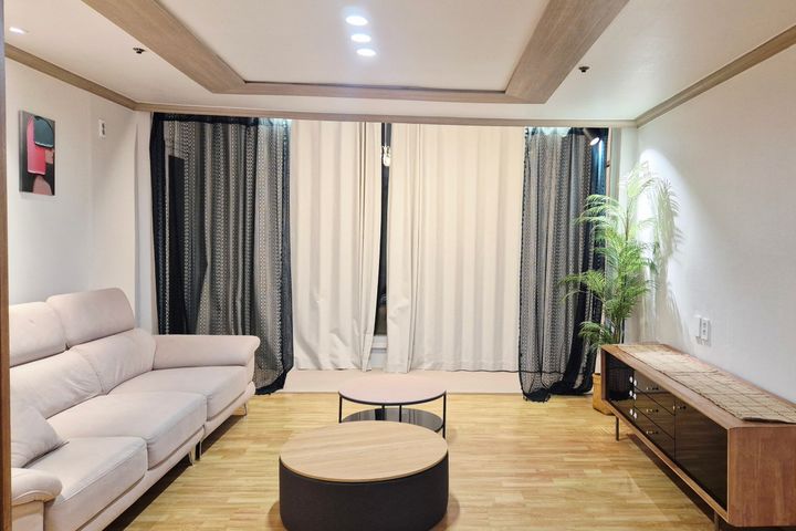 A spacious and comfortable space 1th image