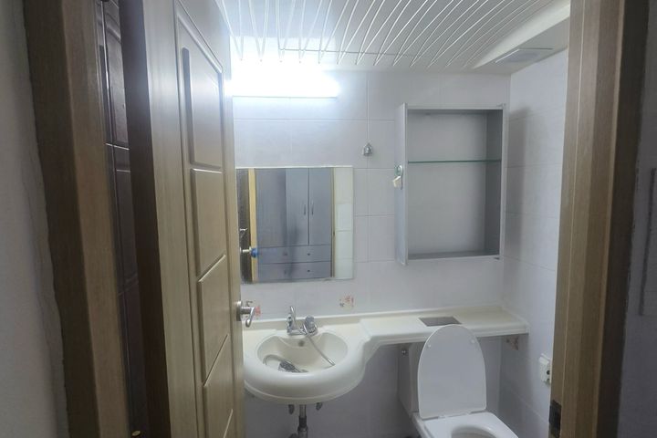 Studio apartment in a quiet residential area  5th image