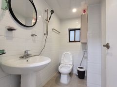 Neat and cozy, just like an apartment. 8th image