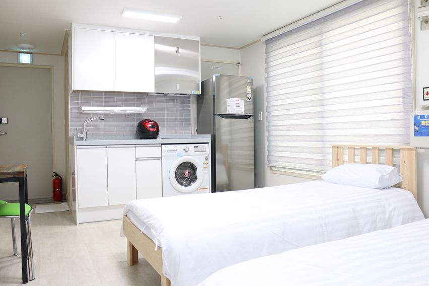 전철역도보5분 3인실F 0번째 이미지