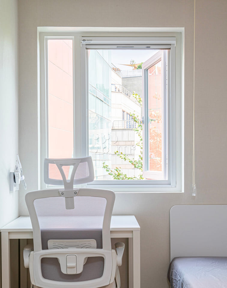 New Luxury Fully Furnished Unit 407 4th image