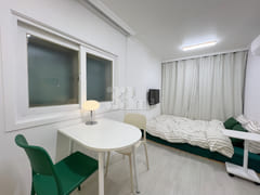 7 min from Sangsu Station / Queen-size bed / 8th image