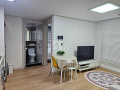 Pleasant, fully-furnished, new two-room apart 0th image