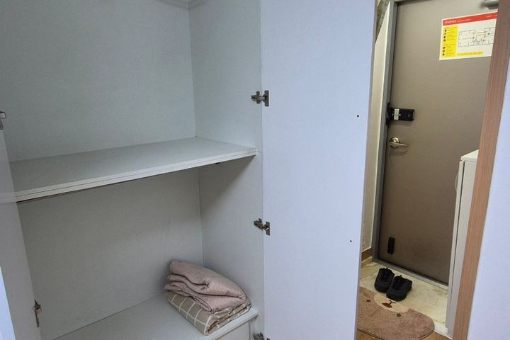 Fully furnished studio apartment, walking dis 5th image
