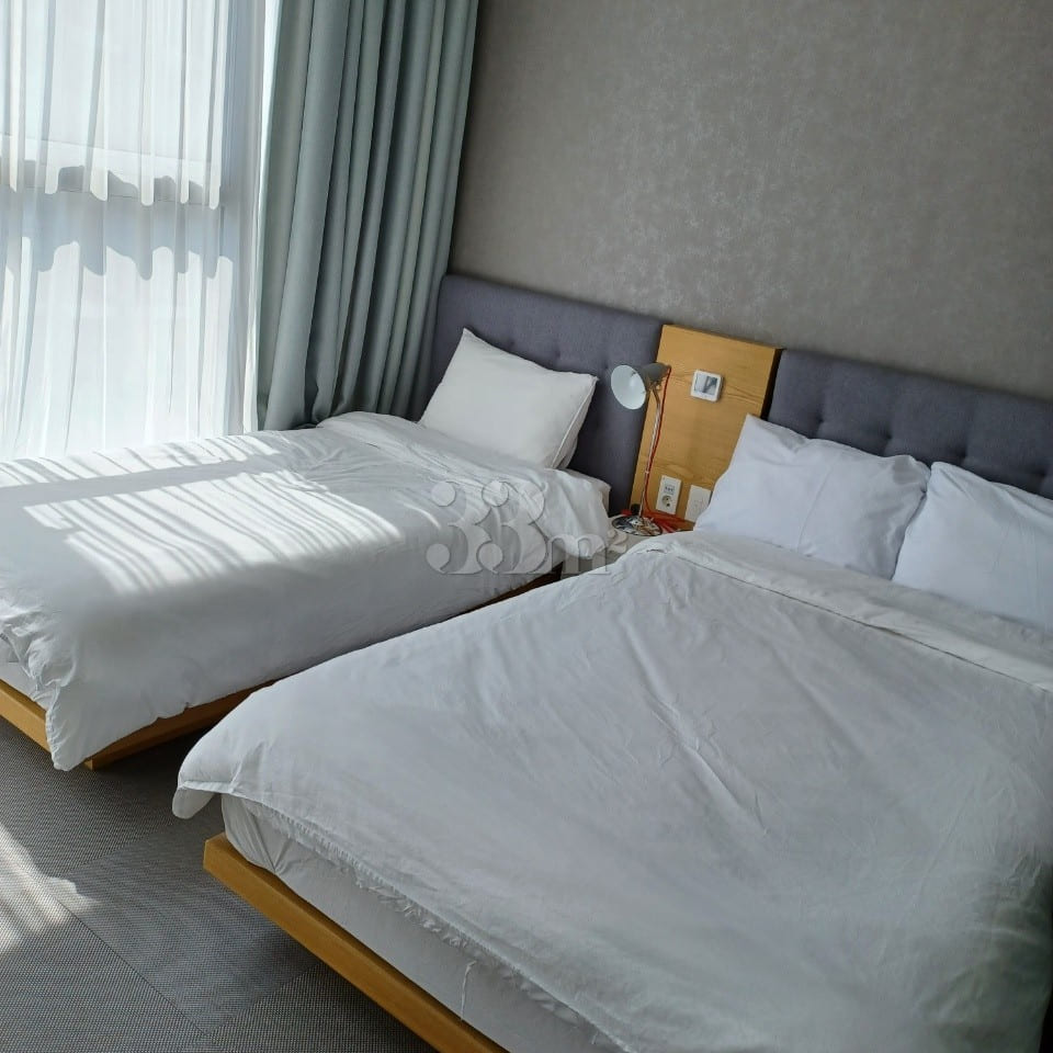 Unobstructed view with floor-to-ceiling windo 4th image