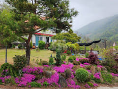 A detached house with a beautiful garden 13th image