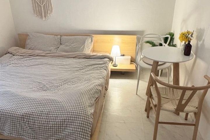 Cozy two-room apartment near Sinseol-dong Sta 1th image