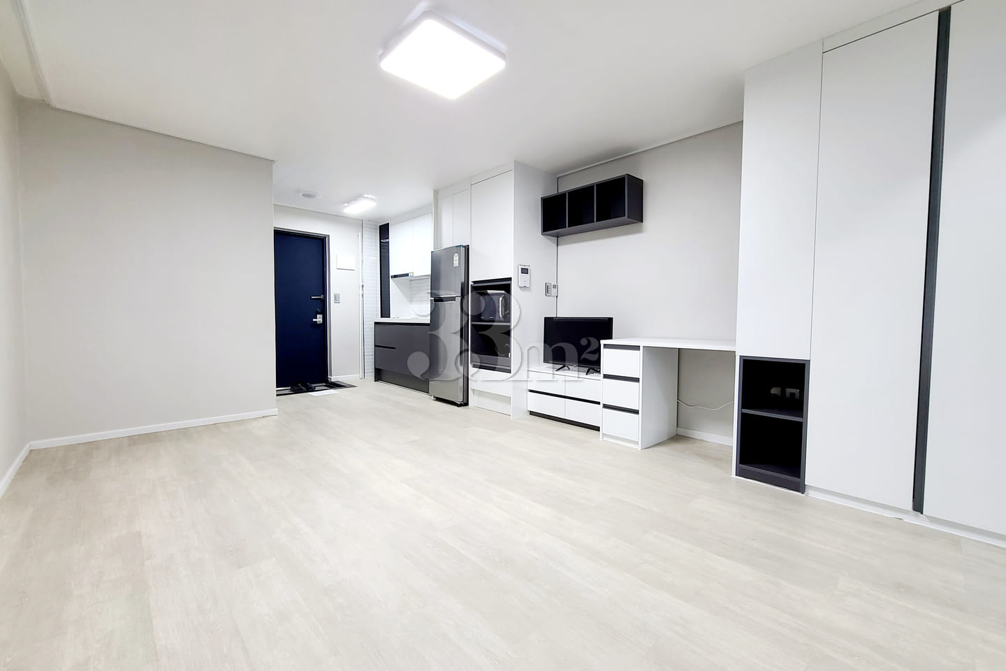 Clean, fully-furnished studio apartment 0th image