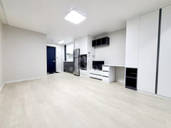 Clean, fully-furnished studio apartment 0th image