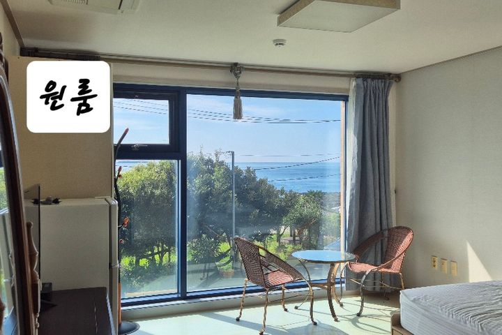 Room 202 with a nice ocean view 8th image