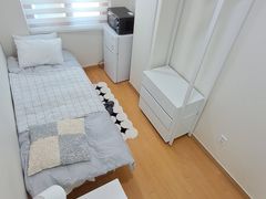 7-minute walk from Gangnam Station and Yeoksa 1th image
