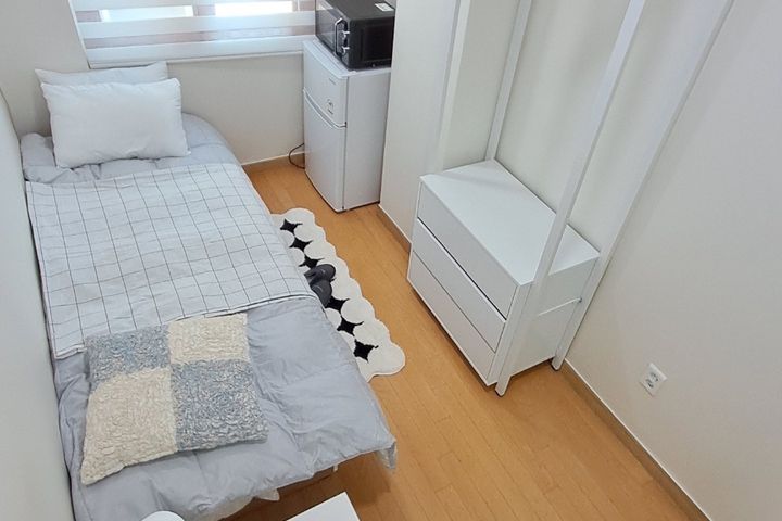 7-minute walk from Gangnam Station and Yeoksa 1th image