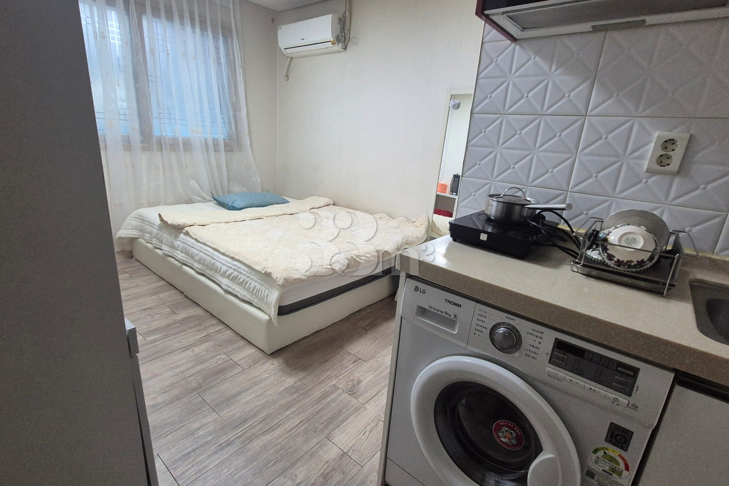 Room with pet and parking access 7th image